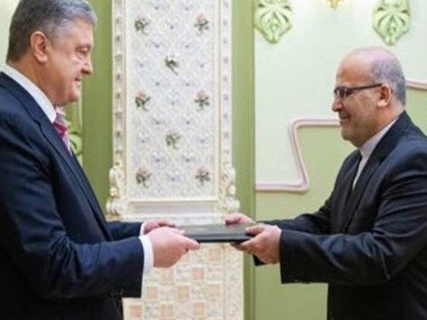استوارنامه سفیر جدید ایران به رئیس جمهور اوکراین تقدیم شد