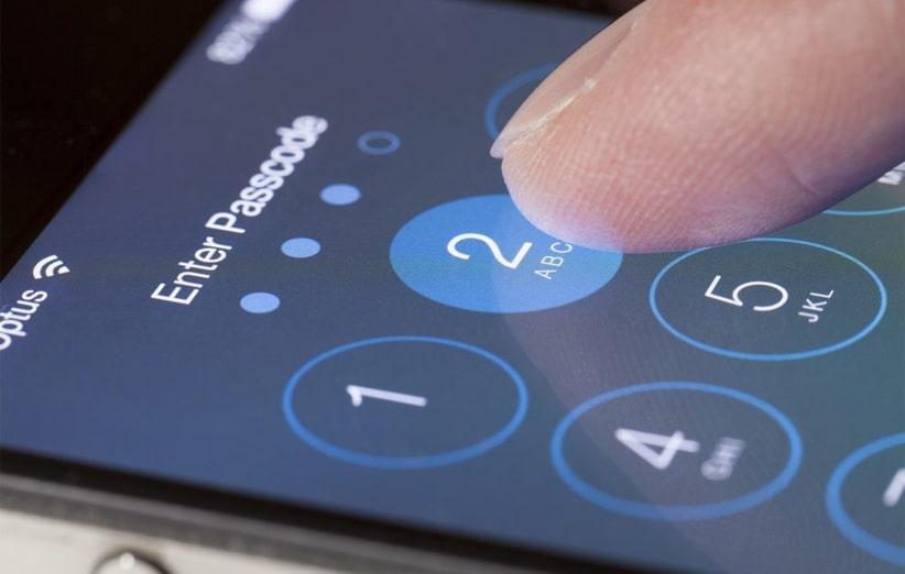 مشکل امنیتی در iOS 13 نام مخاطبین را بدون باز کردن گوشی به نمایش مشکل امنیتی در iOS 13 نام مخاطبین را بدون باز کردن گوشی به نمایش می گذارد