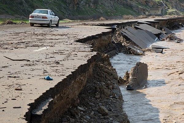 سیلاب 40 کیلومتر از جاده خرم آباد - پلدختر را تخریب کرد