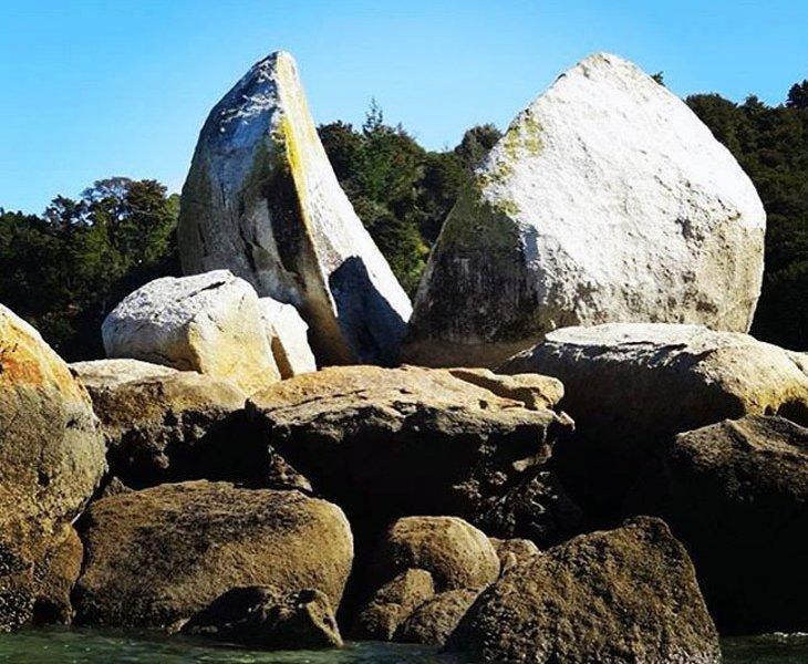 Split Apple Rock -خلیج تاسمانی-نیوزیلند Split Apple Rock -خلیج تاسمانی-نیوزیلند