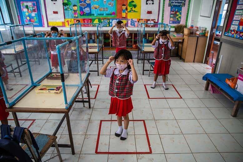 تصاویر و جزئیات بازگشایی مدارس در کشورهای جهان در سال کرونا ، شباهت ایران و انگلیس