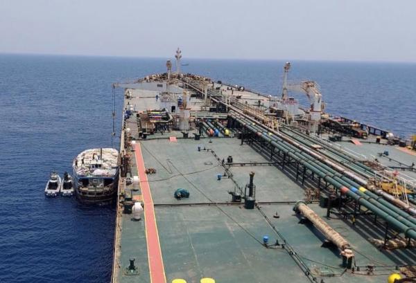 نجات خدمه لنج باری حادثه دیده از طریق کشتی شرکت ملی نفتکش